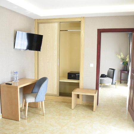 Hotel Royal Palace Douala Exterior foto